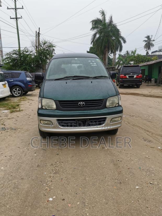 Toyota Noah 2002 Green