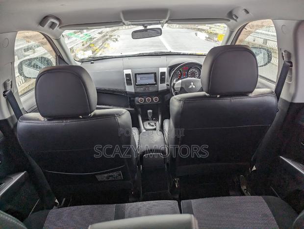 Mitsubishi Outlander 2010 White