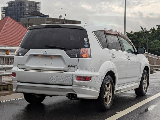 Mitsubishi Outlander 2010 White