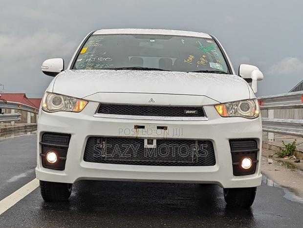 Mitsubishi Outlander 2010 White