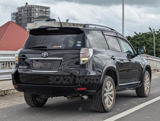 Toyota Vanguard 2010 Black