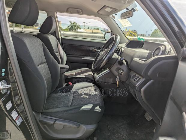 Toyota Corolla Rumion 2011 Black