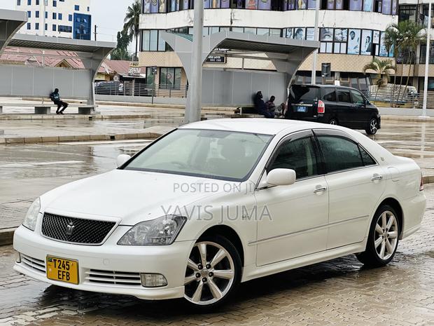 Toyota Crown Royale 2005 Pearl