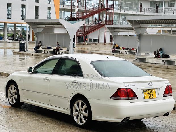 Toyota Crown Royale 2005 Pearl