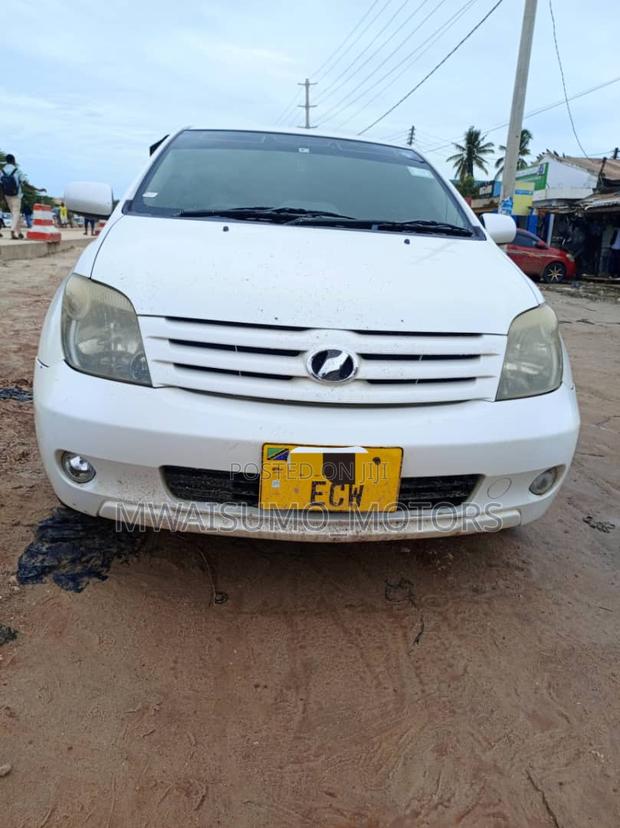 Toyota IST 2006 White