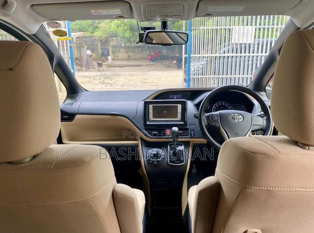 Toyota Noah 2.0 FWD (7 Seater) 2014 Silver