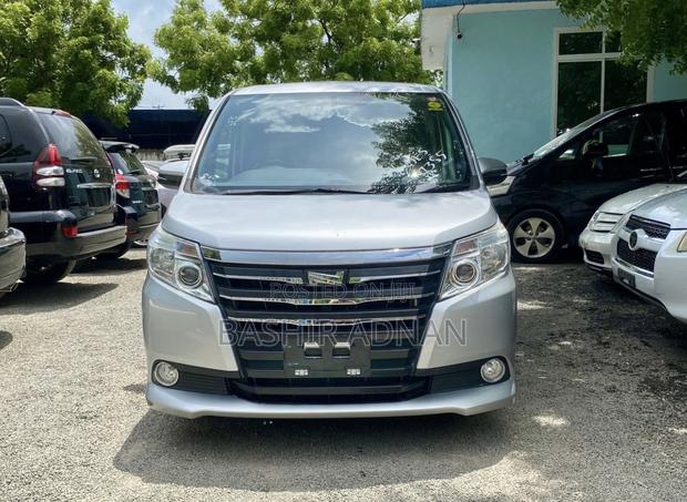 Toyota Noah 2.0 FWD (7 Seater) 2014 Silver
