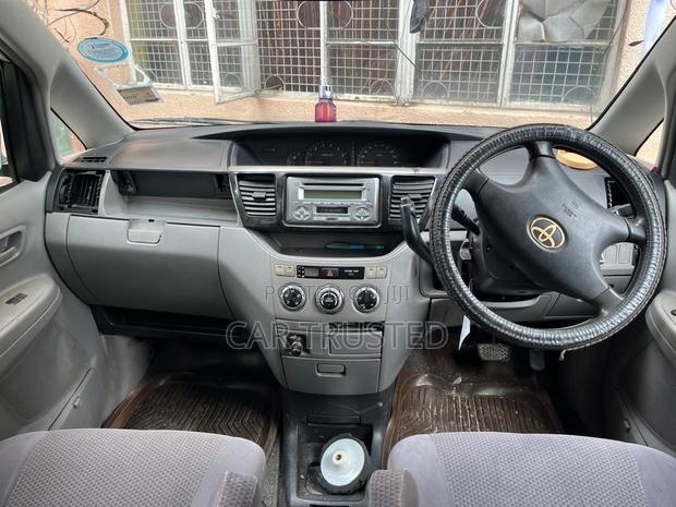 Toyota Noah 2.0 AWD (8 Seater) 2003 Silver