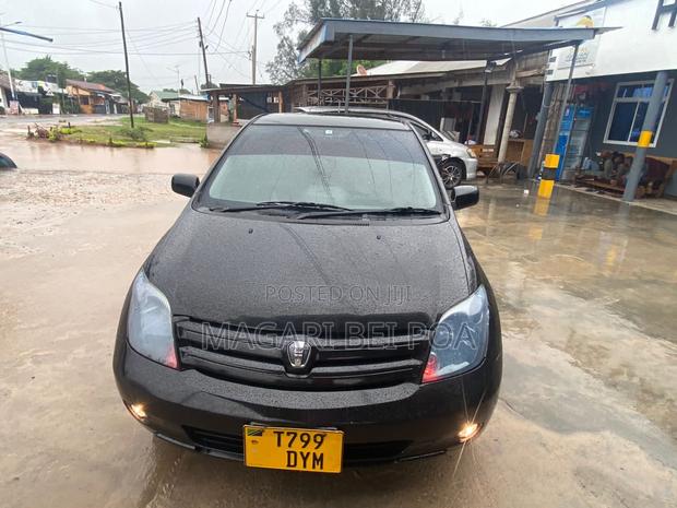 Toyota IST 2004 Black