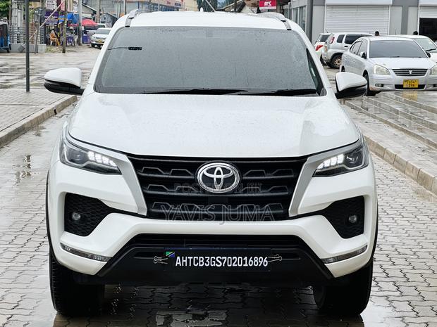 Toyota Fortuner 2022 White