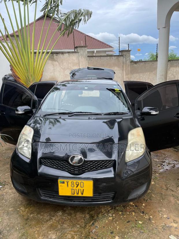 Toyota Vitz 2005 Black