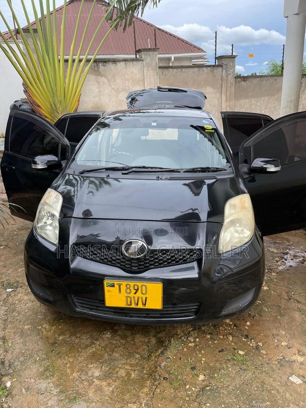 Toyota Vitz 2005 Black