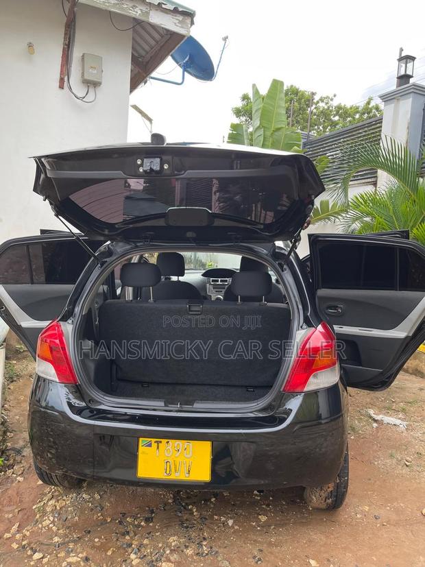 Toyota Vitz 2005 Black