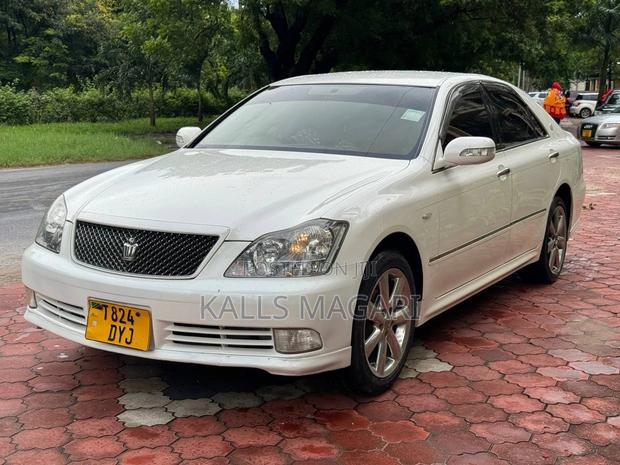 Toyota Crown Royale 2005 White