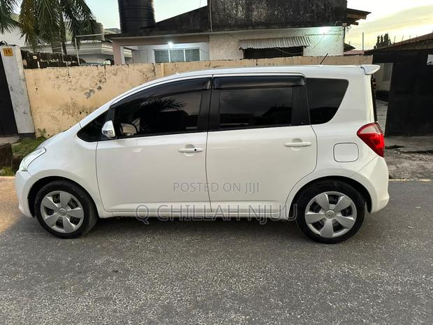 Toyota Ractis 2006 White