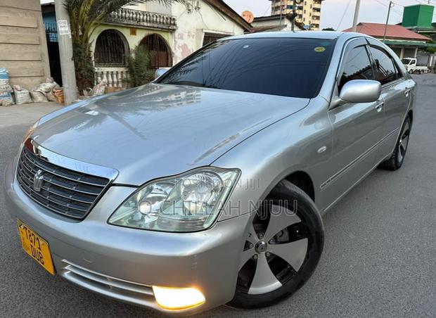 Toyota Crown Royale 2005 Silver
