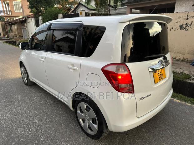 Toyota Ractis 2017 White