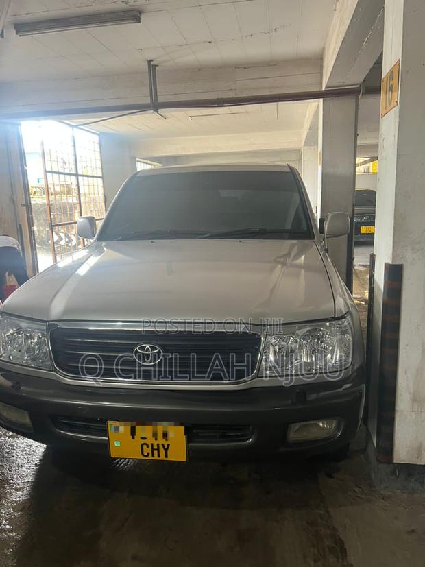 Toyota Land Cruiser 2001 Silver