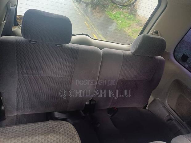 Toyota Voxy 2001 Silver