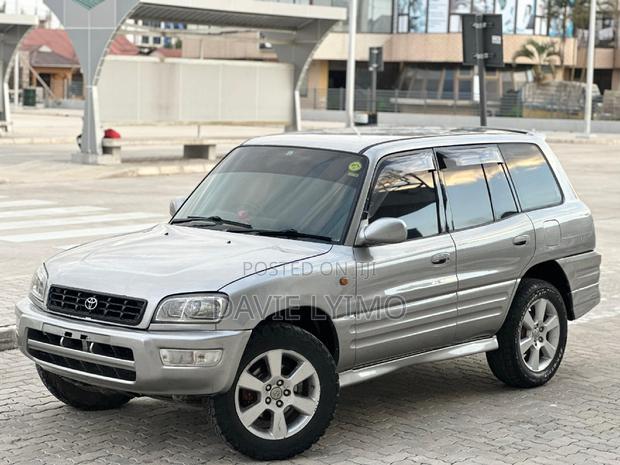 Toyota RAV4 Base 4x4 1999 Gray