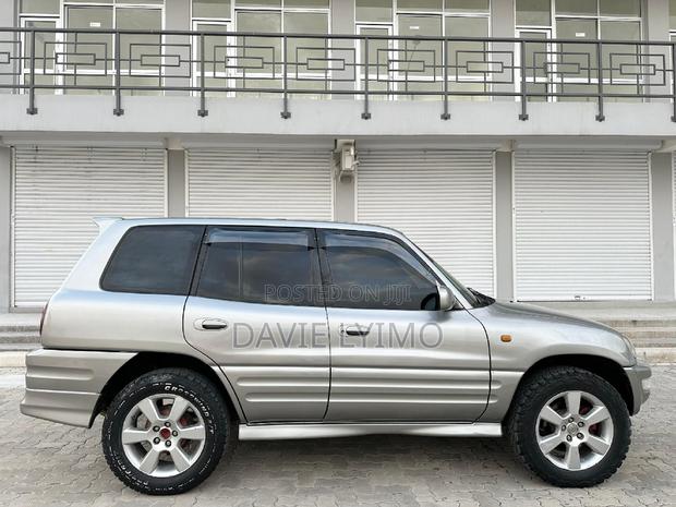 Toyota RAV4 Base 4x4 1999 Gray