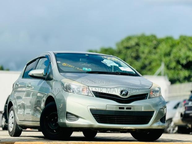 Toyota Vitz 2011 Silver