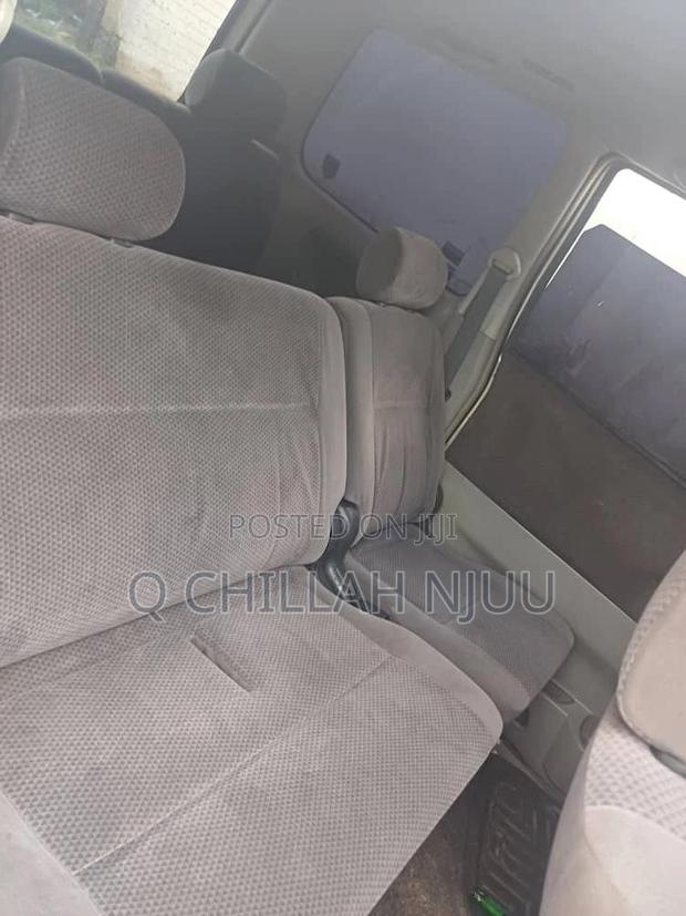 Toyota Voxy 2001 Silver