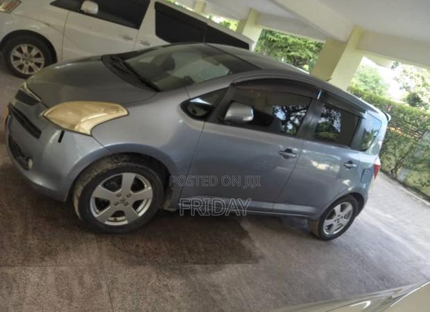 Toyota Ractis 2006 Gray