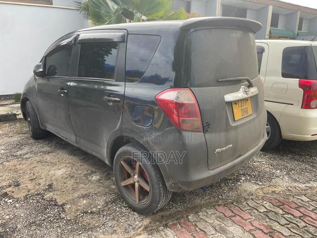 Toyota Ractis 2006 Gray