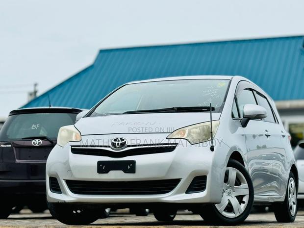 Toyota Ractis 2010 Silver