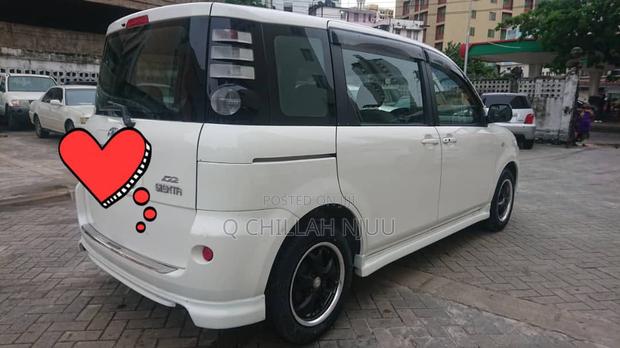 Toyota Sienta 2005 White