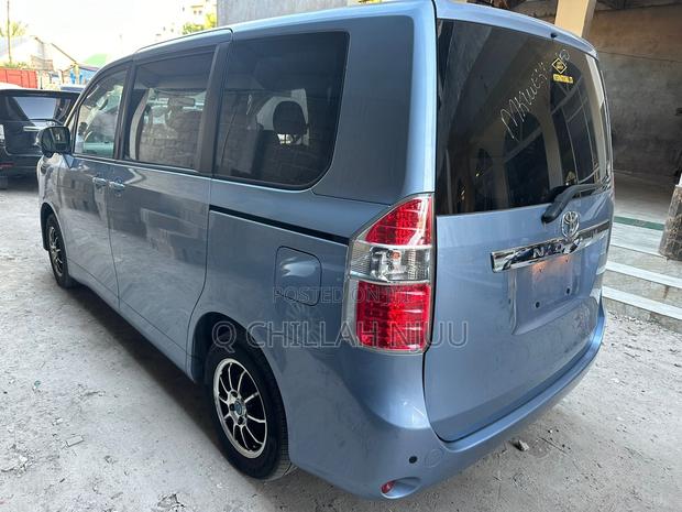Toyota Noah 2010 Teal