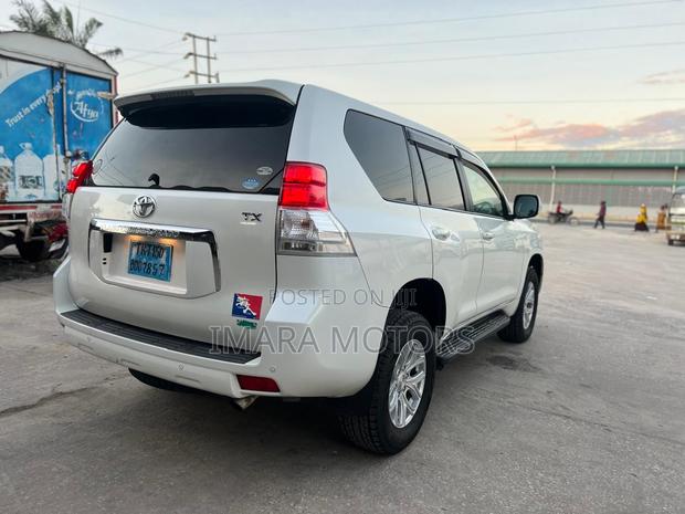 Toyota Land Cruiser Prado 2010 White