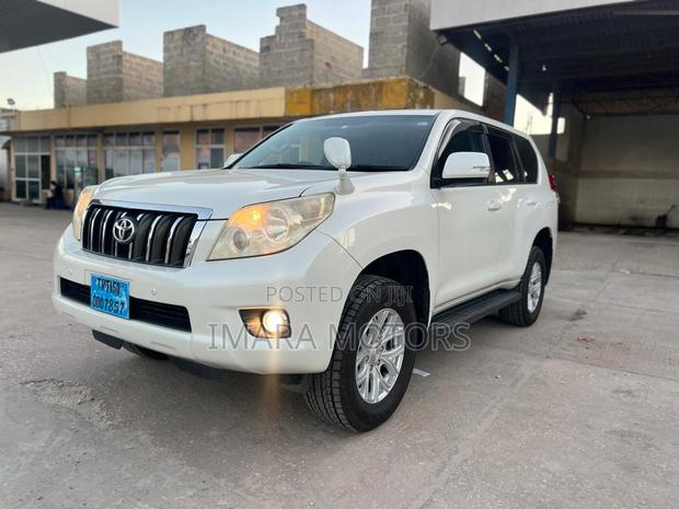 Toyota Land Cruiser Prado 2010 White