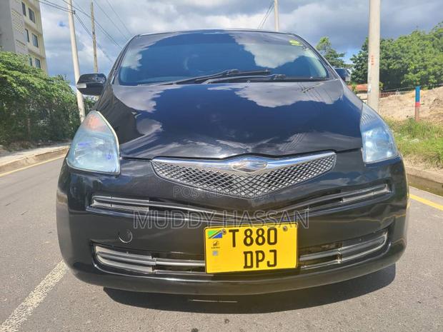 Toyota Ractis 2007 Black