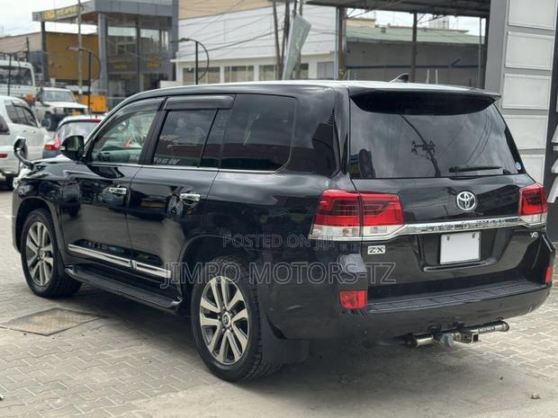 Toyota Land Cruiser 2016 Black