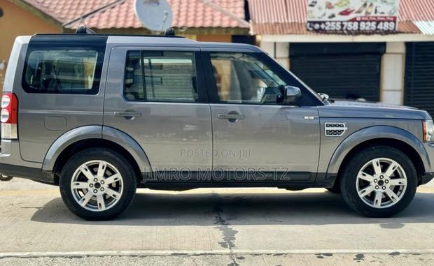 Land Rover Discovery 2010 Gray