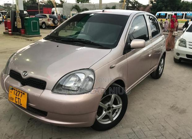 Toyota Vitz 2000 Silver