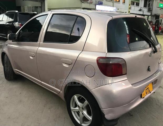 Toyota Vitz 2000 Silver