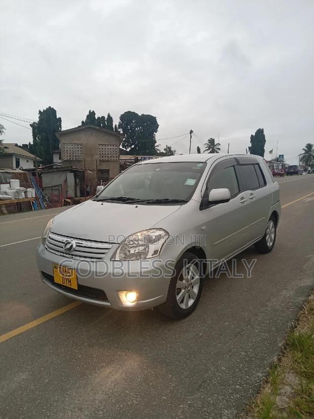 Toyota Raum 2007 Silver