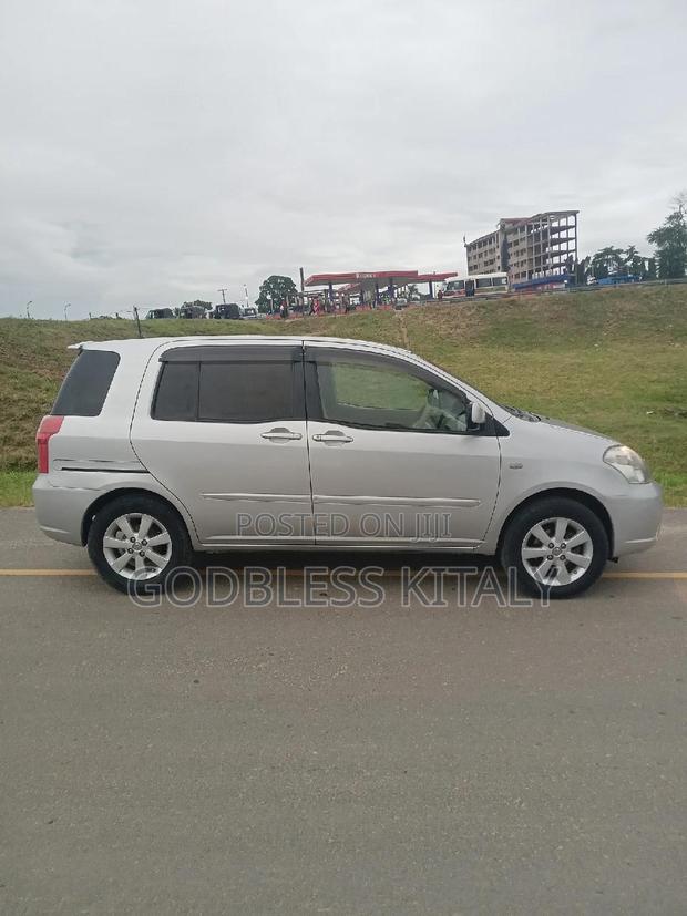 Toyota Raum 2007 Silver