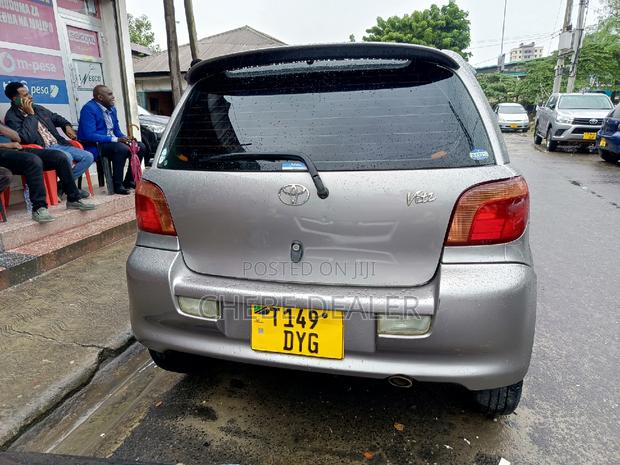 Toyota Vitz 1.3 AWD 3dr 2005 Gray