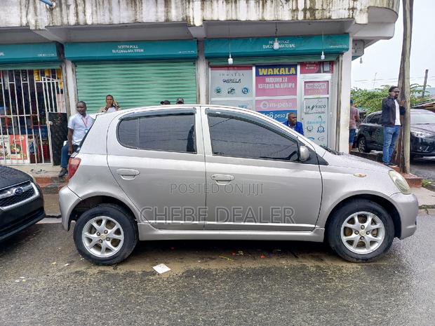 Toyota Vitz 1.3 AWD 3dr 2005 Gray