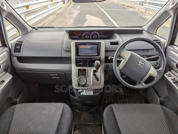 Toyota Noah 2010 Black