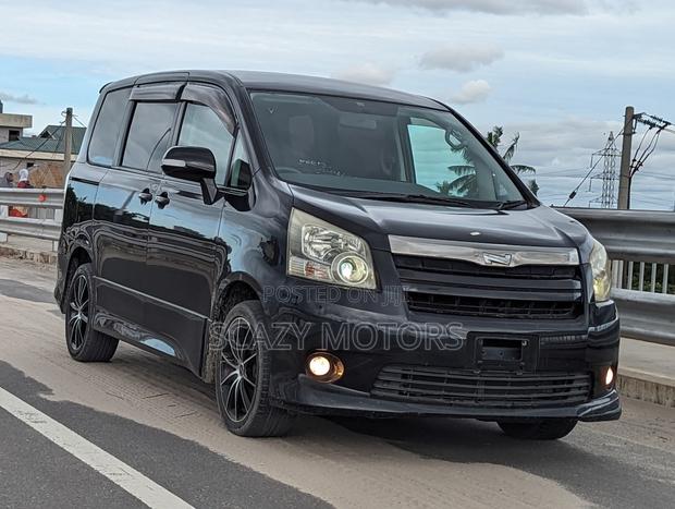 Toyota Noah 2010 Black