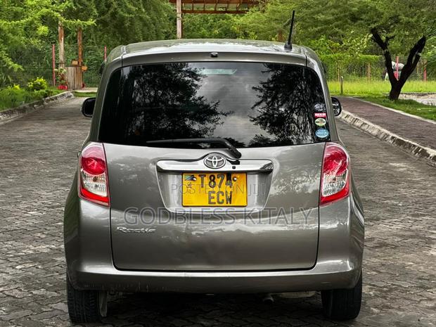 Toyota Ractis 2006 Gray