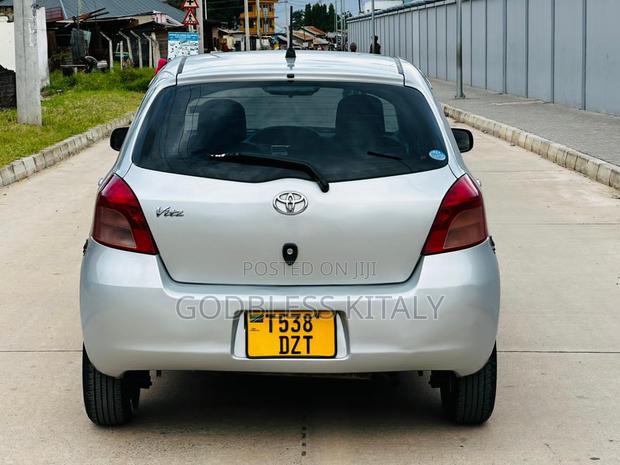 Toyota Vitz 2005 Silver