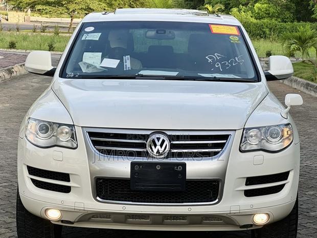 Volkswagen Touareg 2010 White