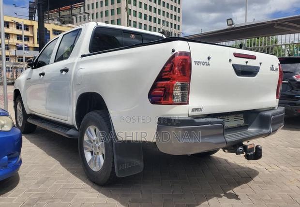 Toyota Hilux SR 4x4 2019 White