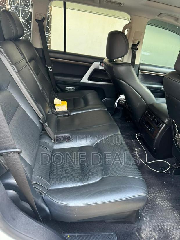 Toyota Land Cruiser 2017 White